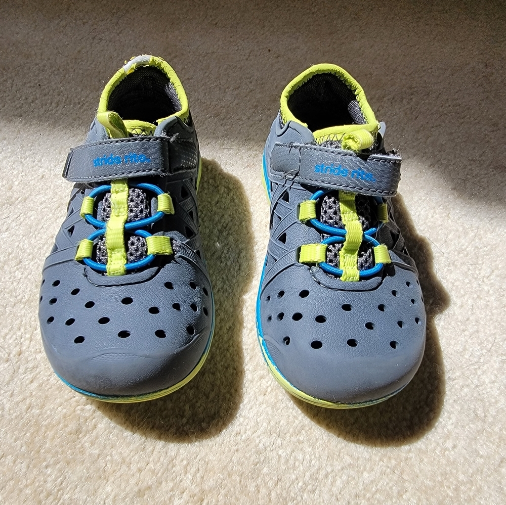 Surprize by Stride Rite Water Shoes